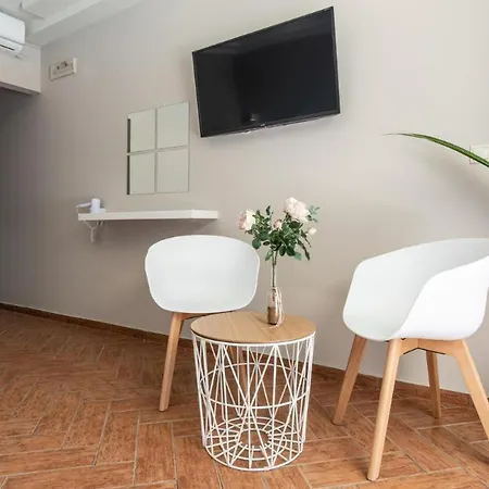 In Guest - Girogiali Guest house